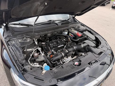 Used 2018 Honda Accord Touring image 11