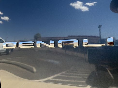 Used 2021 GMC Yukon XL Denali AWD/4WD image 10