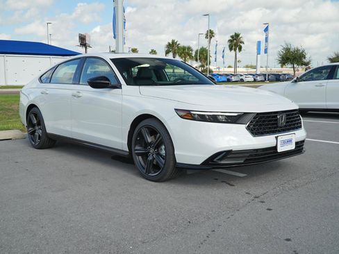 Used 2025 Honda Accord Sport image 3