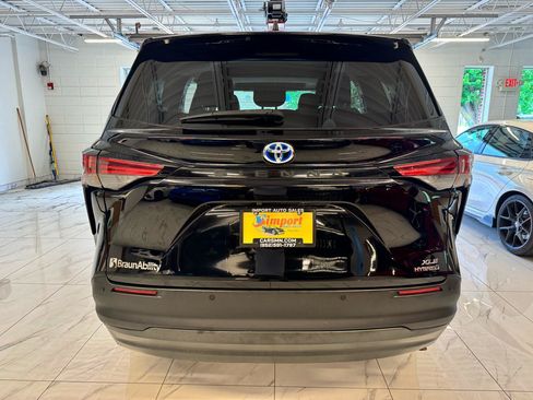 Used 2022 Toyota Sienna XLE FWD image 8