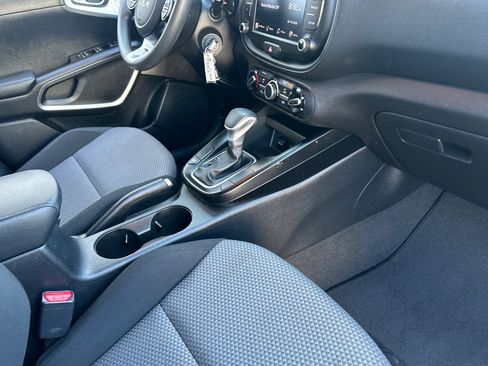 Used 2024 Kia Soul LX w/ Option Group 015 FWD image 17
