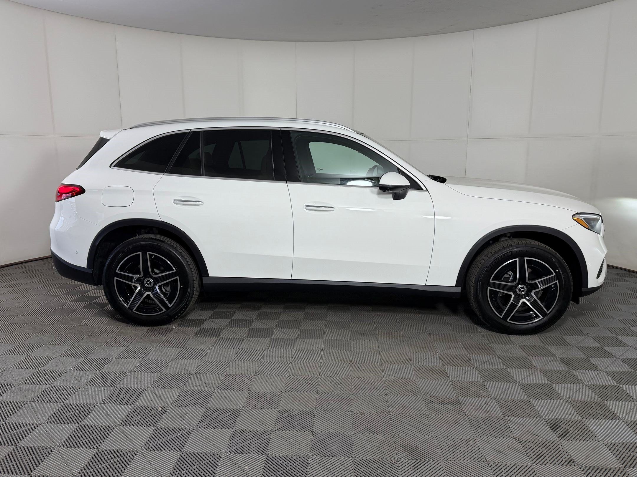 Used 2026 Mercedes-Benz GLC 300 4MATIC image 8