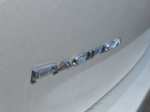 Used 2024 Chrysler Pacifica Touring-L FWD image 6