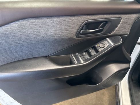 Used 2023 Nissan Rogue S AWD/4WD image 18