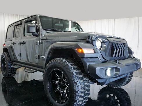 Used 2019 Jeep Wrangler Unlimited Sport S image 2