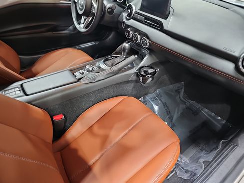 Used 2023 MAZDA MX-5 Miata Grand Touring w/ Weather Package RWD image 11