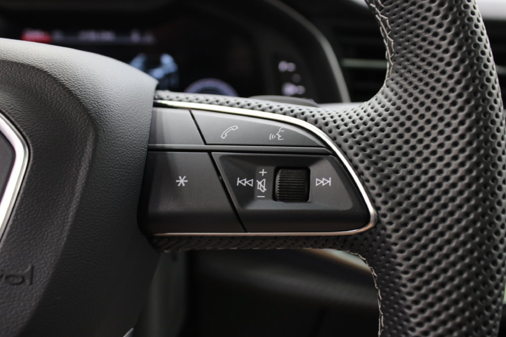 Used 2025 Audi SQ7 Prestige AWD/4WD image 29