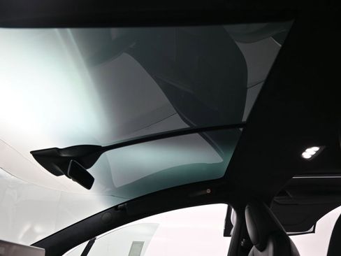 Used 2022 Tesla Model X image 13