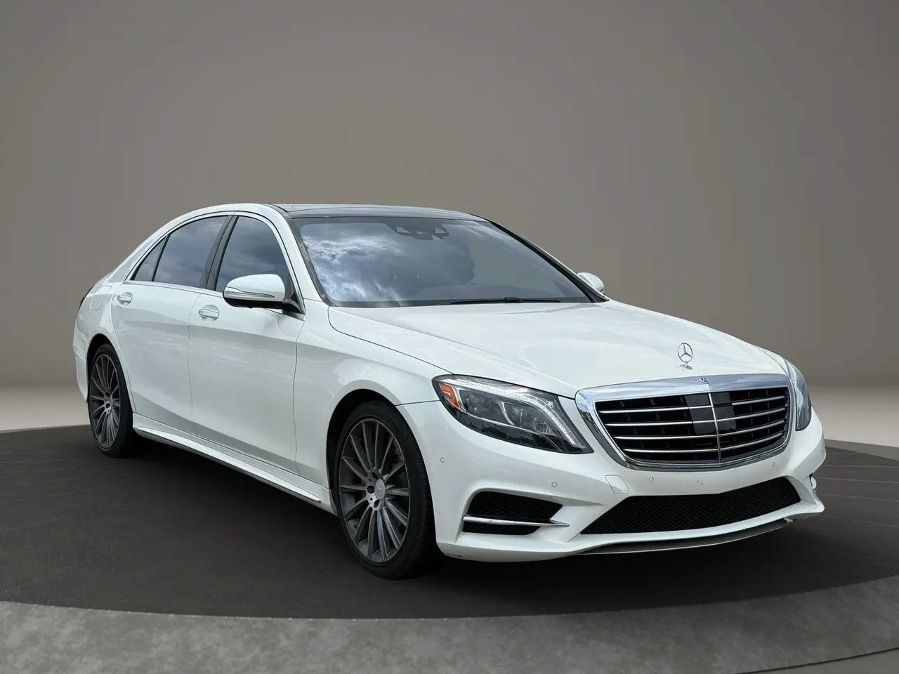 Used 2015 Mercedes-Benz S 550 Sedan image 3