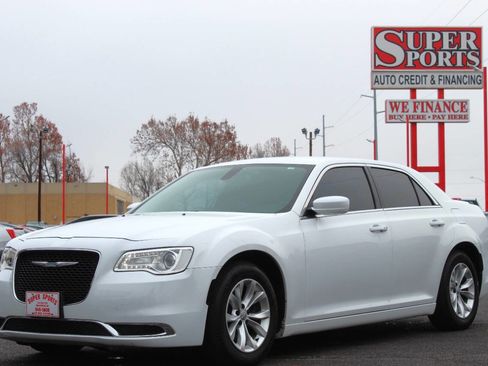 Used 2016 Chrysler 300 Limited image 7