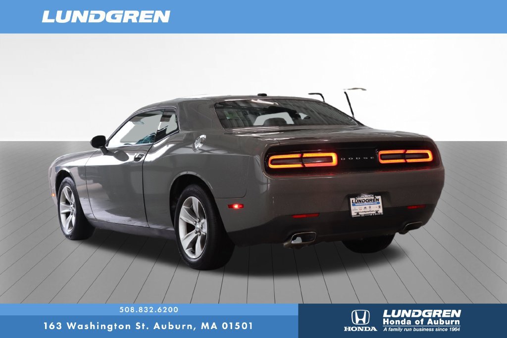 Used 2017 Dodge Challenger SXT RWD image 3