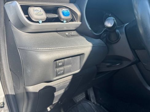 Used 2020 Toyota Highlander XLE FWD image 8