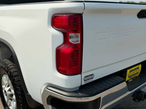 Used 2025 Chevrolet Silverado 2500 LT w/ Convenience Package AWD/4WD image 9