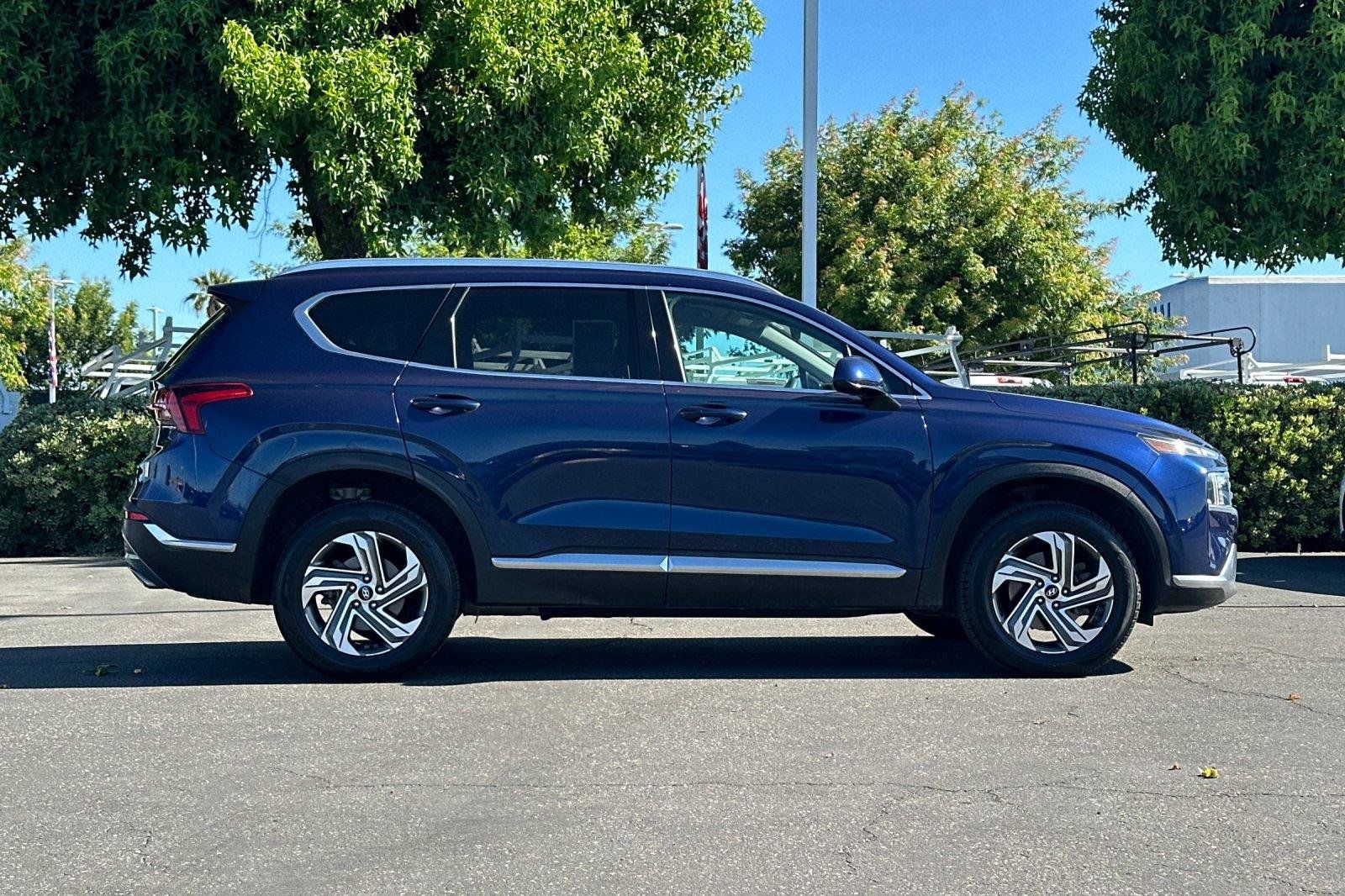 Used 2022 Hyundai Santa Fe SEL w/ Cargo Package AWD/4WD image 2