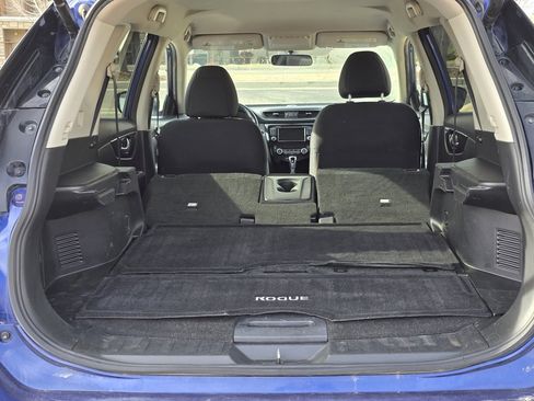 Used 2018 Nissan Rogue SV image 14