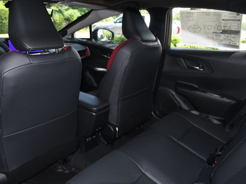 New 2025 Toyota Prius Plug-In Hybrid image 8