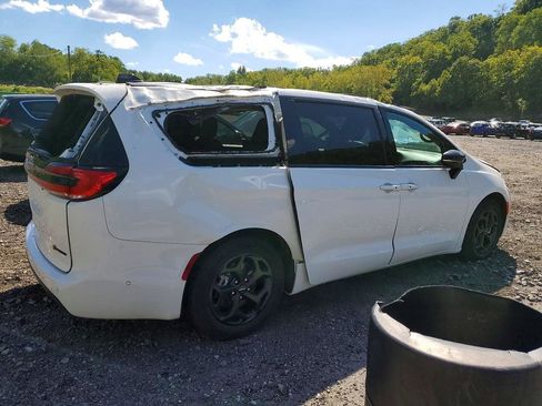 Used 2024 Chrysler Pacifica Limited FWD image 4