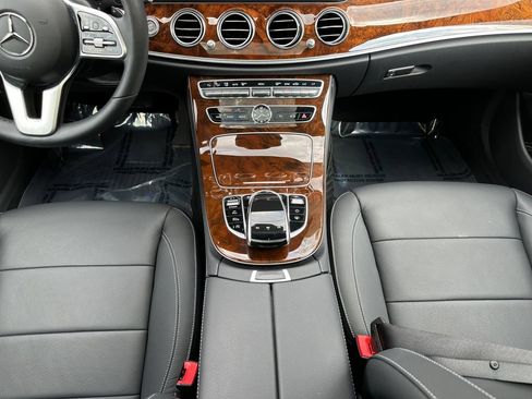Used 2019 Mercedes-Benz E 300 4MATIC image 11