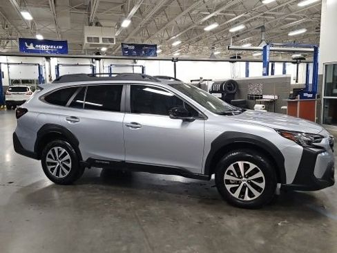 Certified 2025 Subaru Outback Premium w/ Popular Package #1A image 5