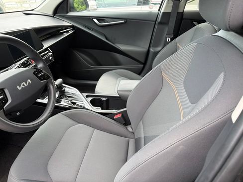 Used 2025 Kia Niro LX FWD image 3
