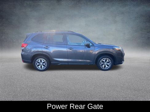 Used 2023 Subaru Forester Premium image 8