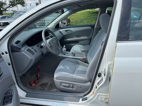 Used 2010 Toyota Avalon XL FWD image 3