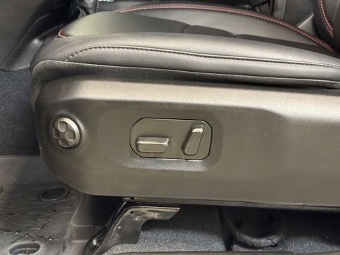 Used 2024 Jeep Gladiator Rubicon w/ Convenience Group image 11