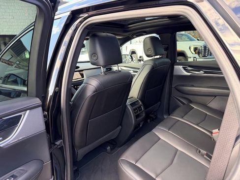 Used 2025 Cadillac XT5 Premium Luxury image 10