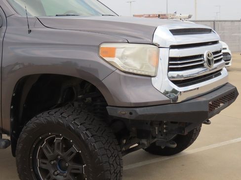 Used 2016 Toyota Tundra SR5 w/ SR5 Upgrade Package AWD/4WD image 6