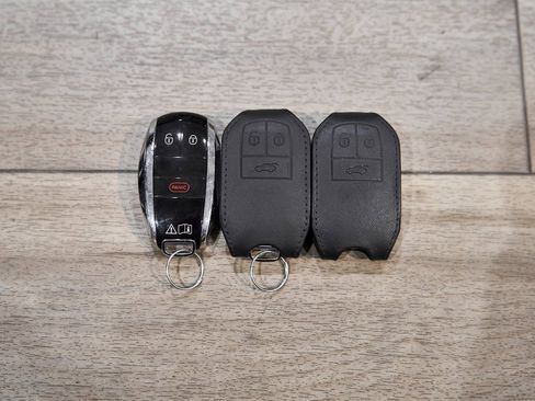 Used 2023 Bentley Bentayga Extended Wheelbase image 81