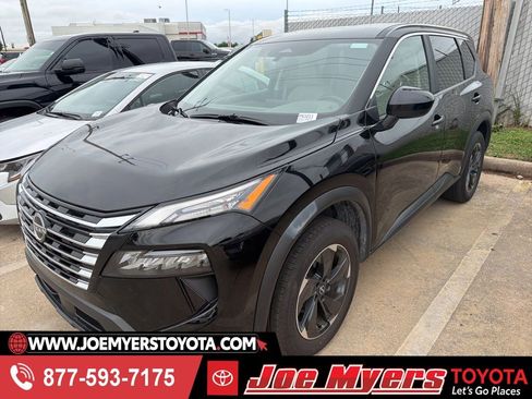 Used 2025 Nissan Rogue SV FWD image 1