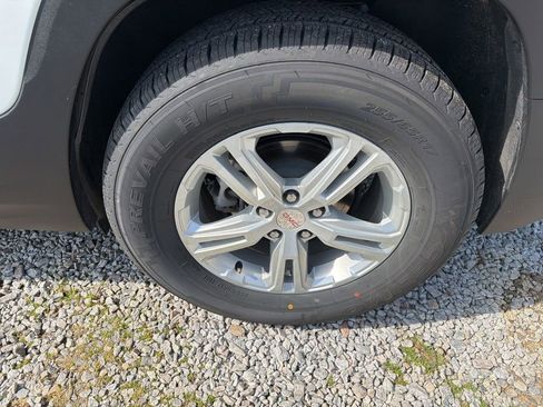 Used 2024 GMC Terrain SLE image 11