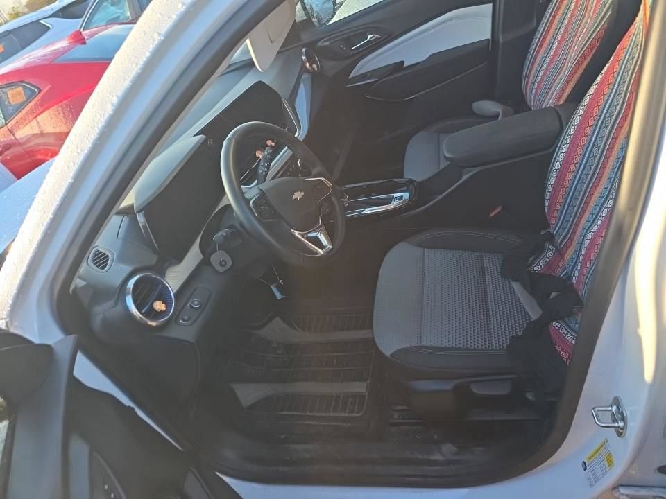 Used 2025 Chevrolet Trax LT w/ Driver Confidence Package FWD image 7