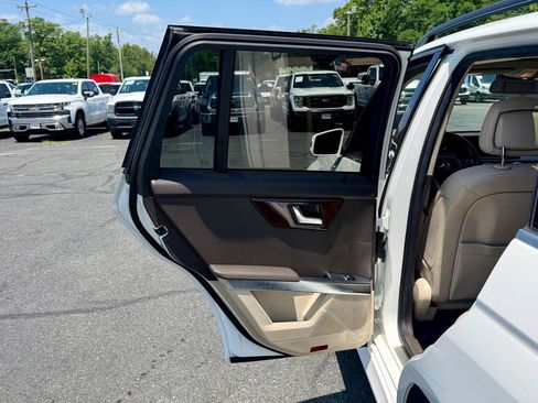 Used 2013 Mercedes-Benz GLK 350 4MATIC image 16