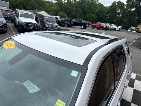 Used 2018 Chevrolet Traverse LT AWD/4WD image 8