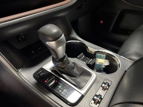 Used 2016 Toyota Highlander Limited image 21