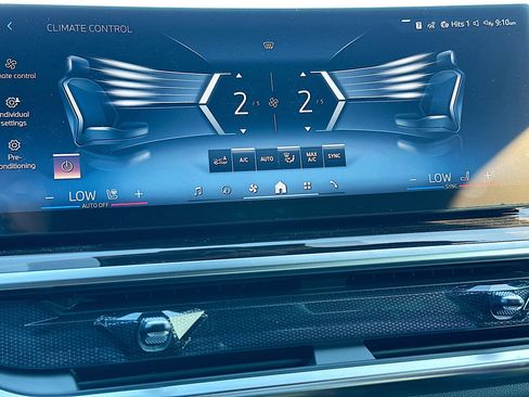 New 2026 BMW X6 xDrive40i w/ Executive Package image 13