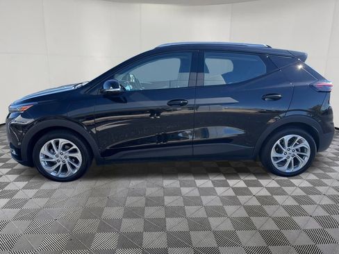 Used 2022 Chevrolet Bolt EUV LT w/ Comfort Package image 2