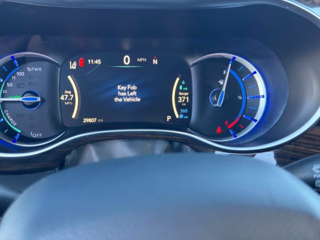 Used 2023 Chrysler Pacifica Pinnacle FWD image 23