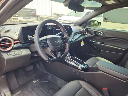 Used 2026 Chevrolet Trax RS FWD image 10