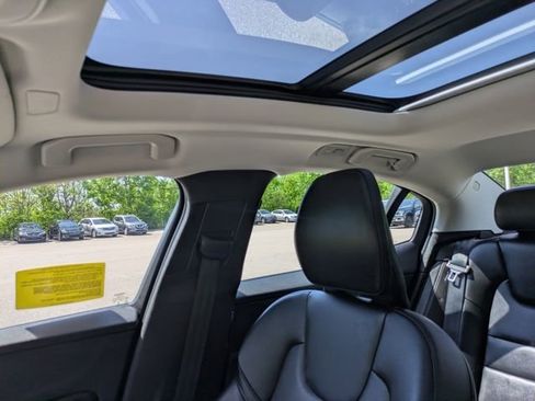 Used 2024 Volvo S60 B5 Core FWD image 30