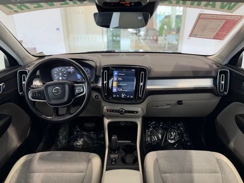 Used 2020 Volvo XC40 T5 Momentum AWD/4WD image 6