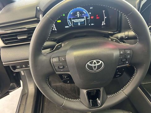 Used 2025 Toyota Camry SE w/ Convenience Package FWD image 20