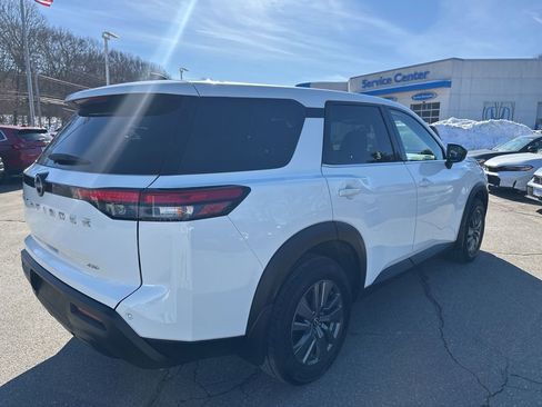 Used 2024 Nissan Pathfinder S image 5