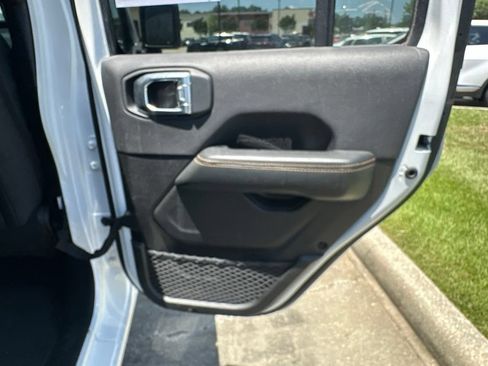 Used 2025 Jeep Wrangler Unlimited Sahara AWD/4WD image 37
