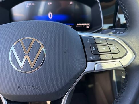 Used 2025 Volkswagen Jetta SE FWD image 12