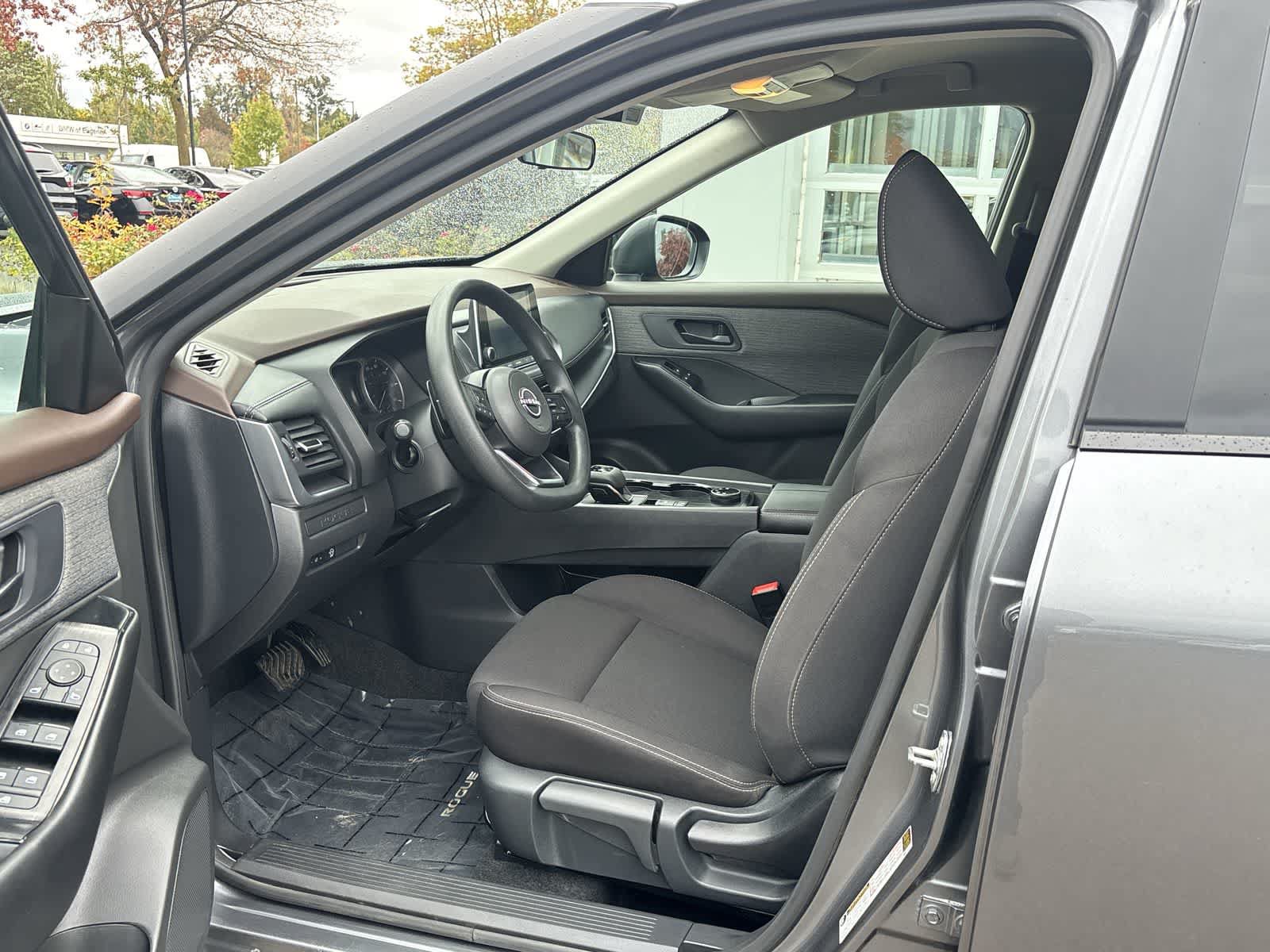 Used 2023 Nissan Rogue S AWD/4WD image 12