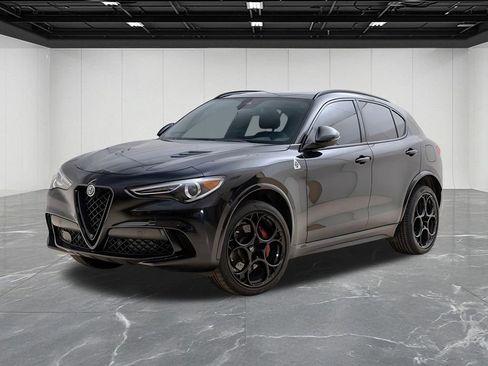 Used 2023 Alfa Romeo Stelvio Quadrifoglio image 14