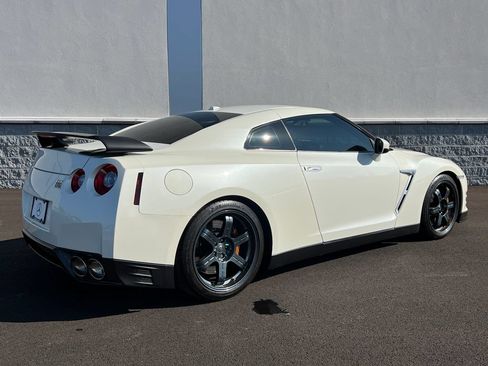 Used 2015 Nissan GT-R Black Edition AWD/4WD image 7