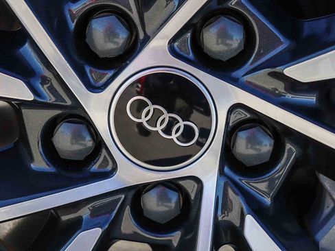 Used 2023 Audi Q5 2.0T Premium w/ Convenience Package image 15